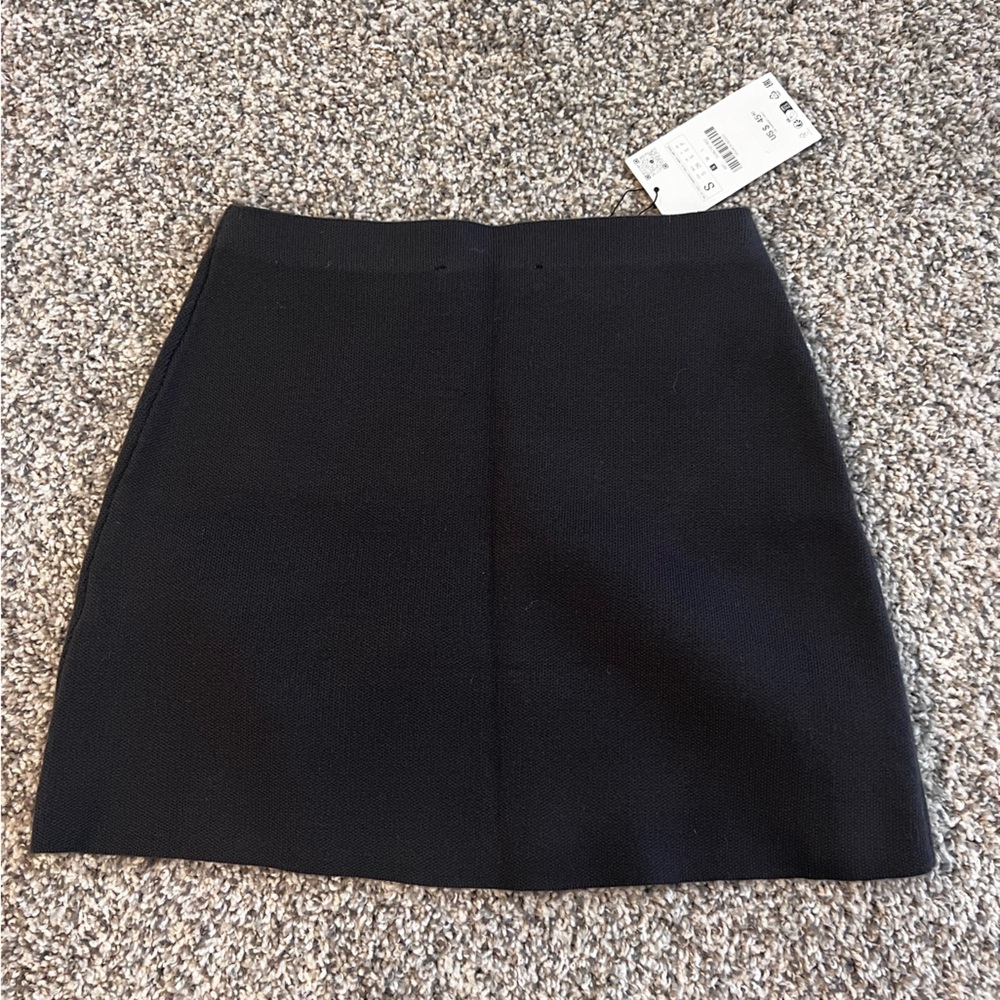 Gray knit and stretchy mini skirt! - Picture 3 of 3